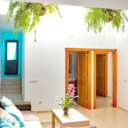 Dom wakacyjny Comfortable House In With Free Parking