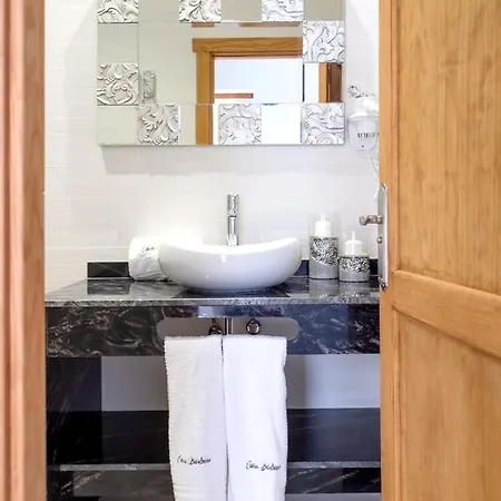 Dom wakacyjny Comfortable House In With Free Parking Tías