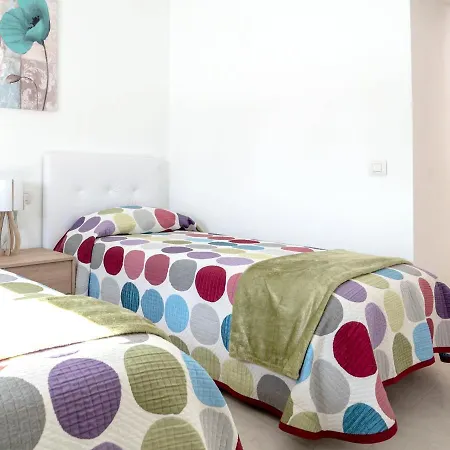 Dom wakacyjny Comfortable House In With Free Parking *