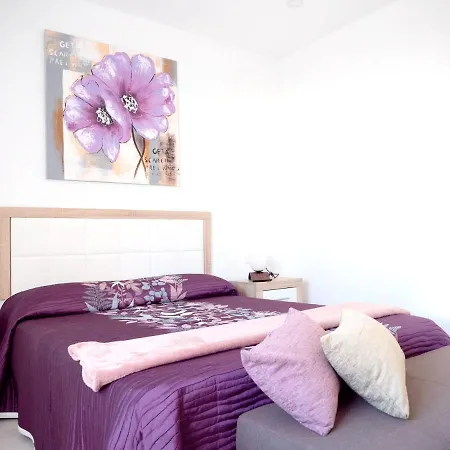 Dom wakacyjny Comfortable House In With Free Parking Tías