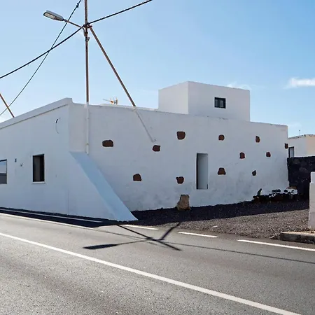 Dom wakacyjny Comfortable House In With Free Parking