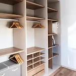 Comfortable House In With Free Parking Ferienhaus