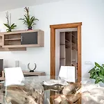 Comfortable House In With Free Parking * Tías