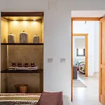 Comfortable House In With Free Parking