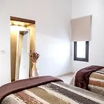 Comfortable House In With Free Parking Ferienhaus