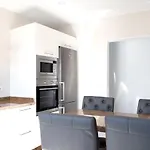 Comfortable House In With Free Parking Ferienhaus