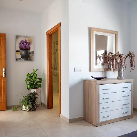 Comfortable House In With Free Parking Тиас