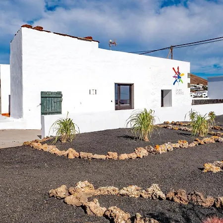 Comfortable House In With Free Parking Ferienhaus Tías