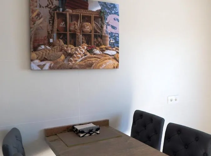 Comfortable House In With Free Parking *