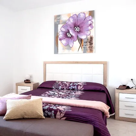 Dom wakacyjny Comfortable House In With Free Parking *